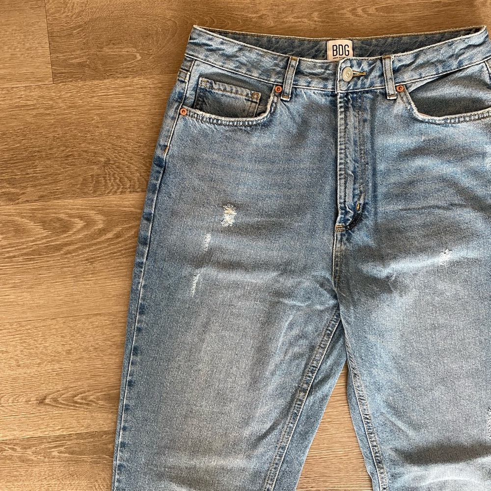 BDG Mom High Rise Jeans (size 30)